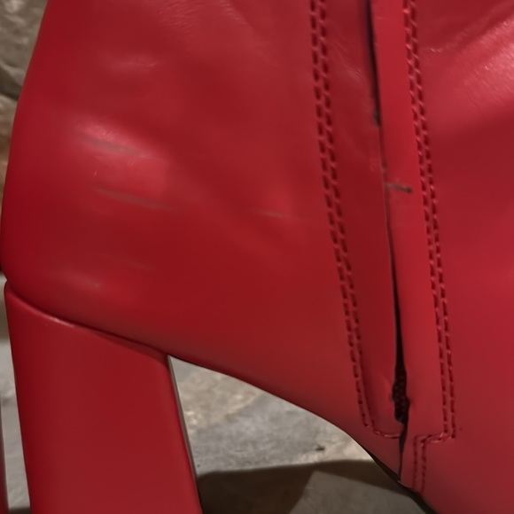 Red faux leather bootie 3” heel size 6 - Picture 4 of 10